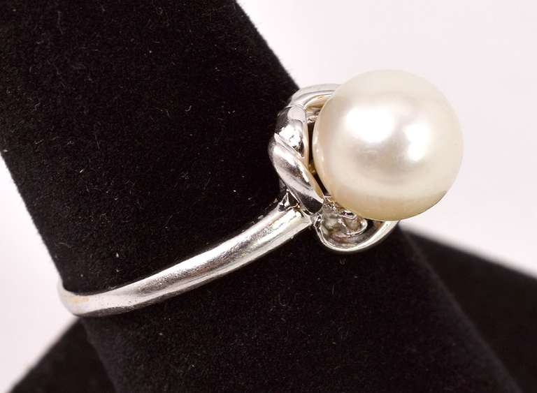 Lovely Pearl Ring in 18K White Gold