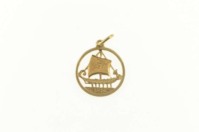 18K Yellow Gold Etched Viking Long Boat Round Retro Charm/Pendant