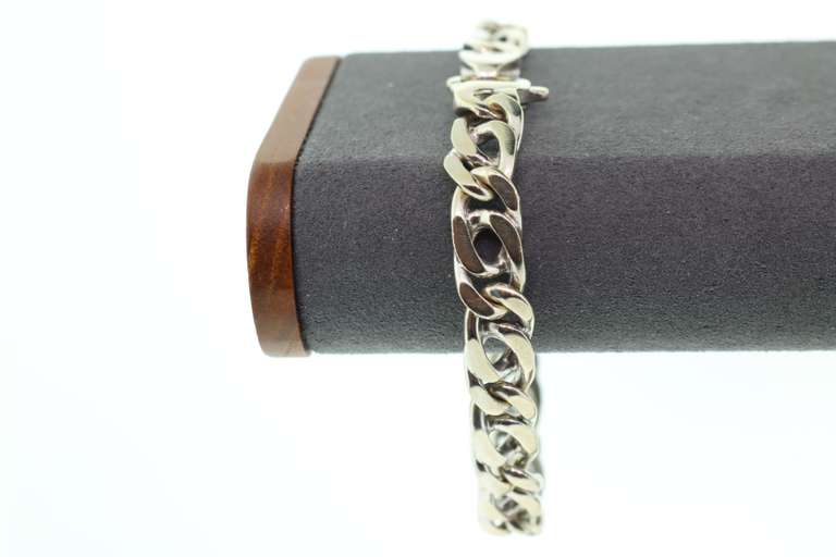 Classy 18k White Gold Curb Chain Bracelet.