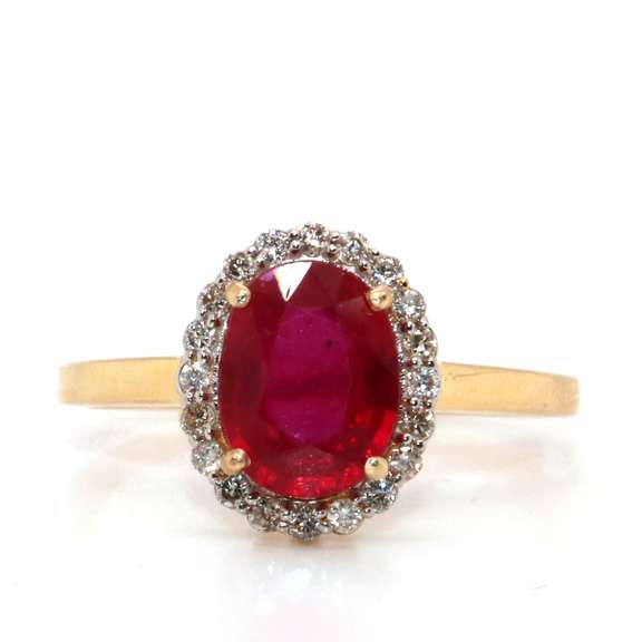 Grand Ruby and Diamond 14kt Ring