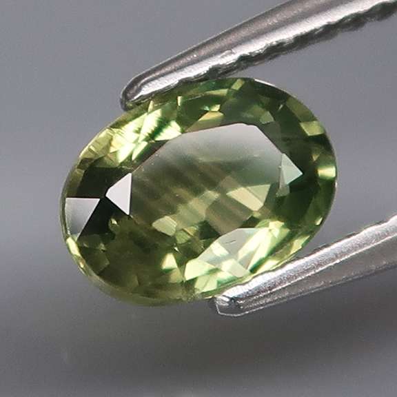 Rare bi-color 1.21ct green and yellow Sapphire