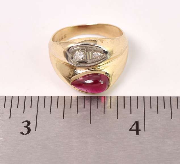 Stunning Ruby and Diamond Ring in 14K Yellow Gold