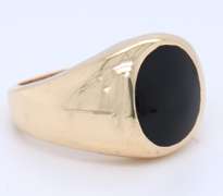 Attractive Yellow Gold Black Onyx Gent's Ring