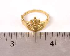 Stunning Claddagh Ring in 14K Yellow Gold