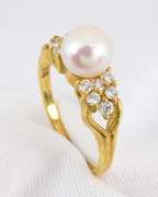 Classic 18k Pearl and Diamond Ring