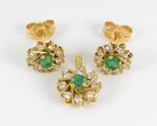 Cute Suite of Emerald & Dia. Pendant & Earrings