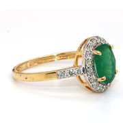 Elegant Emerald and Diamond 14kt Ring