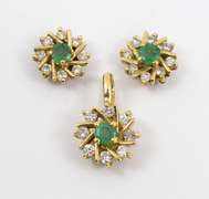 Cute Suite of Emerald & Dia. Pendant & Earrings