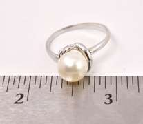 Lovely Pearl Ring in 18K White Gold