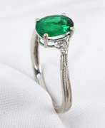 Sweet White Gold Emerald Ring