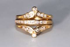 Sparkling Diamond Ring Set in Gold