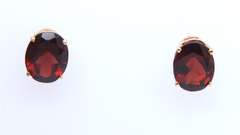 Great Yellow Gold oval Garnet Stud Earrings