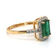 Regal Emerald and Diamond 14kt Ring
