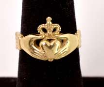 Stunning Claddagh Ring in 14K Yellow Gold