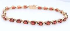 Attractive Yellow Gold Garnet oval Bracelet