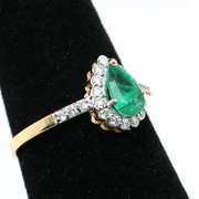Elegant 14kt Emerald and Diamond Ring