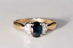 Stunning Natural Sapphire & Diamond Ring ins 10k
