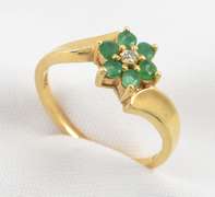 Sweet Emerald Flower Ring
