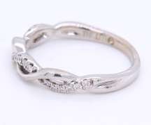 Incredible White Gold Princess Cut Diamond Twisted Engagement Ring with Band