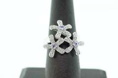 LADIES 10K WHITE GOLD AND DAMOND FLORAL RING