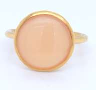 Chic 18kt Peach Chalcedony Circle Ring