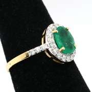 Elegant Emerald and Diamond 14kt Ring