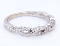 Incredible White Gold Princess Cut Diamond Twisted Engagement Ring with Band