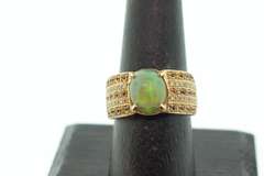 LADIES 10K YELLOW GOLD AND OPAL RING.
