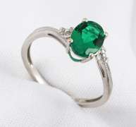 Sweet White Gold Emerald Ring