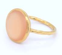 Chic 18kt Peach Chalcedony Circle Ring