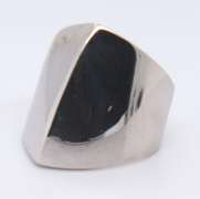 Beautiful White Gold Pyramid Ring