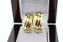 Elegant 18k Gold Earrings