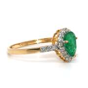 Elegant 14kt Emerald and Diamond Ring