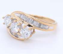 Elegant Yellow Gold Round Brilliant Cut and Baguette Diamond Ring