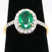Elegant Emerald and Diamond 14kt Ring
