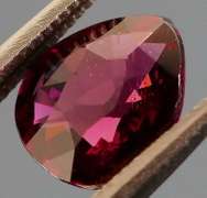 Glittering 1.61ct untreated top violet pink Rhodolite Garnet