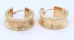 Handsome Yellow Gold Hoop earrings