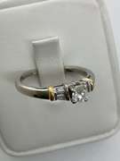 18K WHITE GOLD AND DIAMOND ENGAGEMENT RING