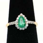 Elegant 14kt Emerald and Diamond Ring