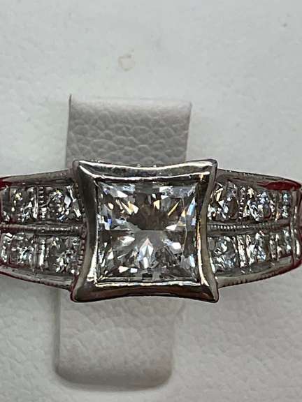 CERTIFIED 14KT WHITE GOLD AND DIAMOND RING