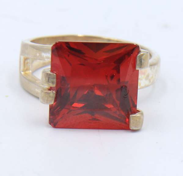 Vintage 925 Sterling Silver Emerald Cut Cubic Zirconia Ring