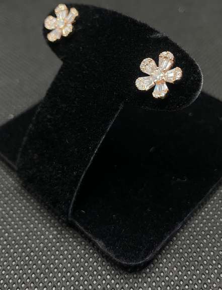 STUNNING ROSE GOLD DIAMOND FLOWER STUDS WITH BAGUETTES AND ROUND DIAMONDS