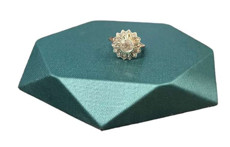 Flower ring with diamonds in Rose gold
