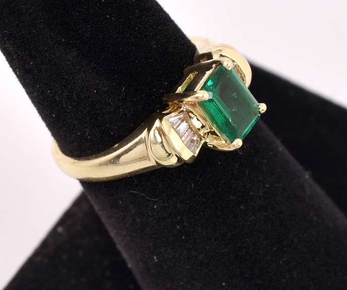 Incredible Emerald and Diamond Ring in Yellow Gold
