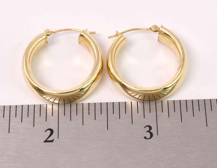 Classic Hoop Earrings in 14K Yellow Gold