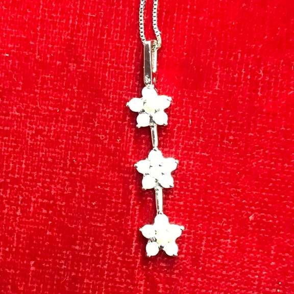 Ladies 14k white gold and diamond necklace and pendant