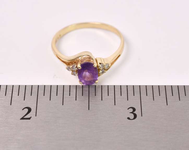 Beautiful Amethyst and Diamond Ring in 14K Yellow Gold