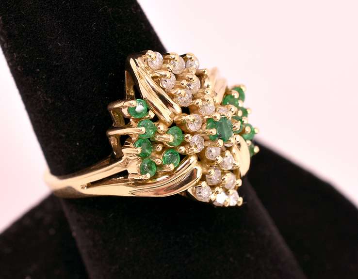 Lovely Emerald and Diamond Ring in Yellow Gold