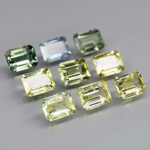 Heated only! 2.75ct emerald cut Sapphire set