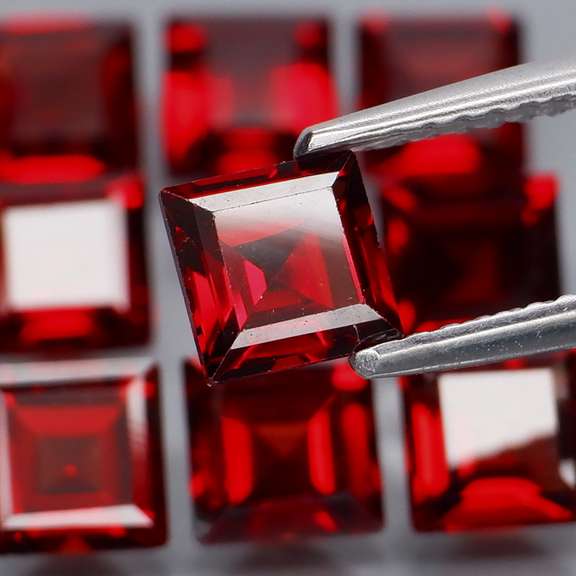 Set of 9 top red VS Garnets weighing 7.99 carats